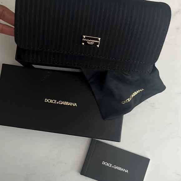 New, never used D&G sunglasses - Picture 2 of 6